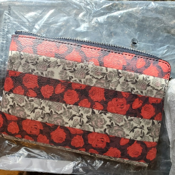 Red rose Coach wristlet - Picture 2 of 3